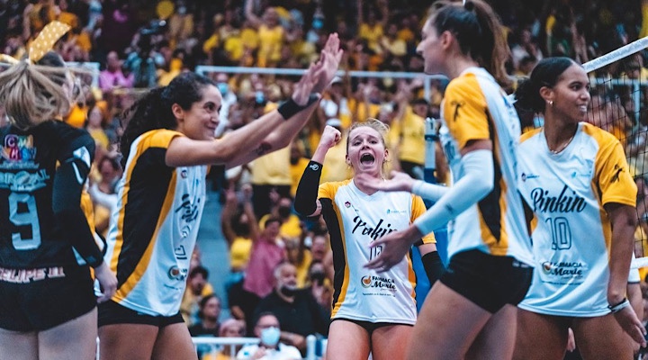 LAS PINKIN SE CORONAN CAMPEONAS INVICTAS DE LA LIGA DE VOLEIBOL